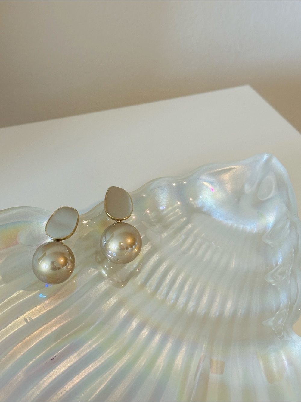 Fashion Jewelry Cream and Gold Drop Earrings